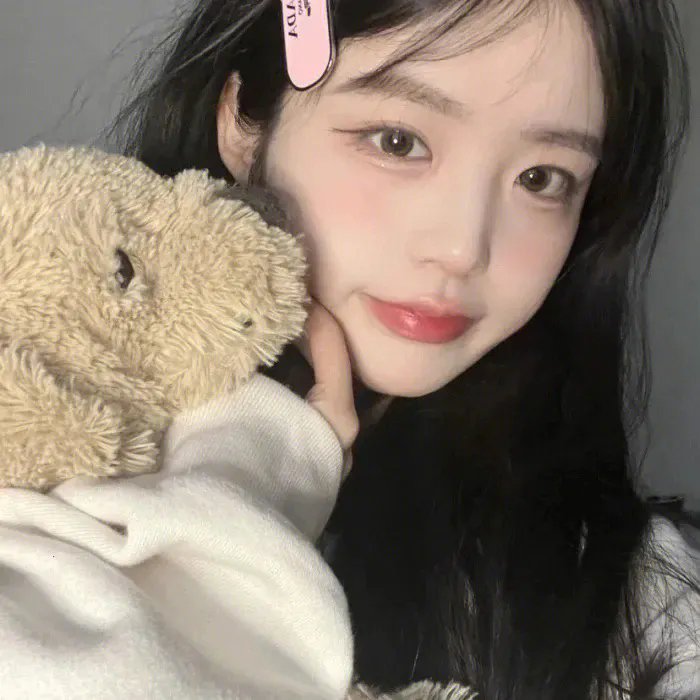 照片中的女孩